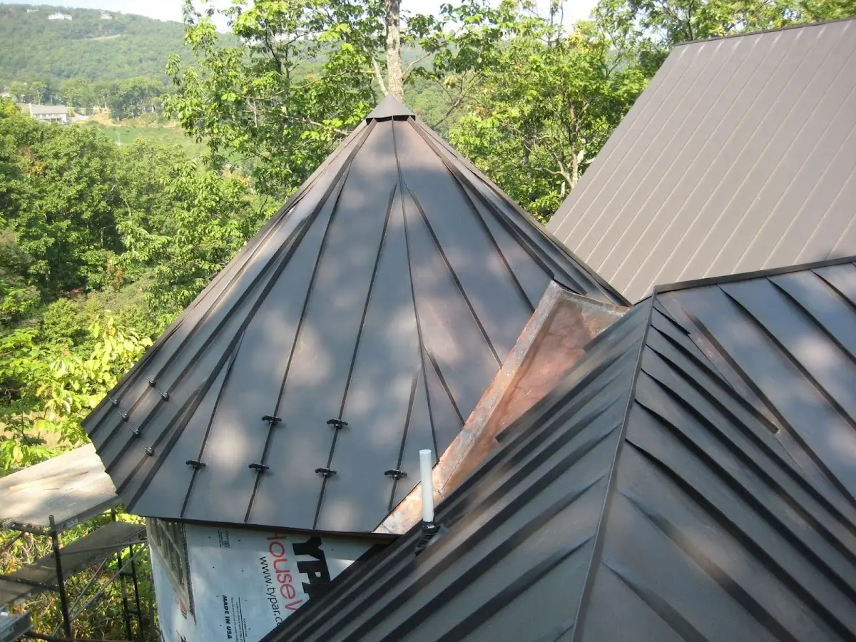 Professional Roof Tarp Installation by Craftsman Roofing in Pleasantview